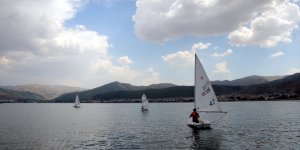 Yelkenciler, Van Gölü'nde şampiyonalara hazırlanıyor