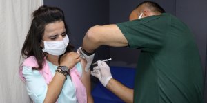 Sağlık ekipleri fabrikaları tek tek gezerek aşı yapıyor