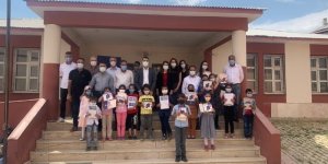 Vanlı öğrenciler tabletlerine kavuştu