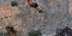 Kemaliye'deki şenlikte düzenlenen Dragon bot yarışları beğeni topladı