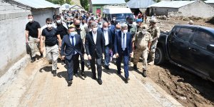İçişleri Bakan Yardımcısı Muhterem İnce Van'daki sel bölgesinde incelemelerini sürdürüyor: