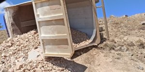 Freni patlayan kamyon şarampole yuvarlandı: 1 yaralı