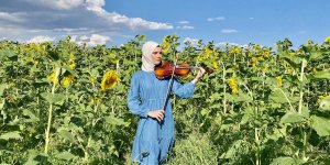 Ailesinin baskısına rağmen vazgeçmedi: Ağrılı Ayşe Aslanboğa kemanla hayaline ulaştı