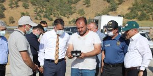 Bitlis Valisi Çağatay, örtü yangının çıktığı bölgede incelemelerde bulundu