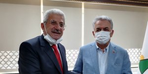 Başkan Taşçı, AK Parti Genel Başkanvekili Kurtulmuş'a Oltu taşı tespih hediye etti