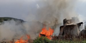 Erzurum'da 6 ev yanarak kül oldu