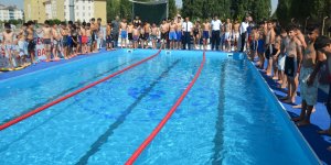 Hasköy'de yarı olimpik yüzme havuzu açıldı