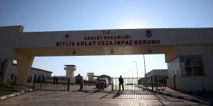 Adalet Bakanı Abdulhamit Gül, infaz koruma memurunun daveti üzerine cezaevini ziyaret etti: