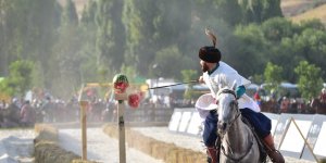 1071 kutlamalarında atlı spor oyunları büyük ilgi görüyor