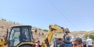 Traktör devrildi: 2 yaralı