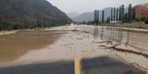 Erzurum'un Oltu ilçesinde sağanak sele dönüştü