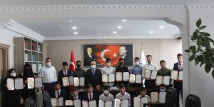 Ağrılı hafızlar belgelerine kavuştu