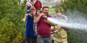 Kars'ta anız yangını, ormana sıçradığı ilk anda yoğun müdahale ile söndürüldü