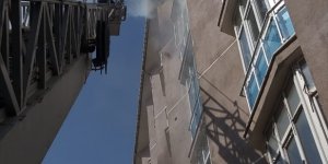 Ağrı'da ev yangınına müdahale eden itfaiye eri dumandan etkilendi