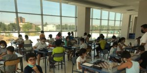 Satranç müsabakalarında dereceye giren çocuklara madalya verildi
