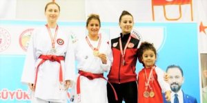 Milli Karate Antrenörü Arzu Koç Türkiye Büyükler ve Veteranlar Karate şampiyonasını birincilikle bitirdi