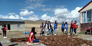 Gönüllü gençler bir günlük köy yaşantısına tanıklık etti