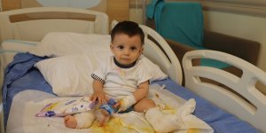 Ağrı'da üzerine kaynar su dolu çaydanlık devrilen bebek Erzurum'da tedaviye alındı