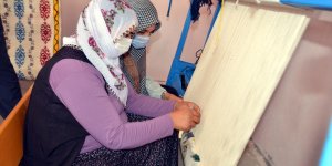Muş'ta kursiyerlerin yaptığı el emeği göz nuru halılar ekonomiye kazandırılacak