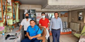 Kaymakam Alper Balcı, Diyadin’de esnafın sorunlarını dinledi; ziyaret sırasında berberde tıraş oldu