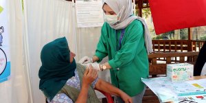 Elazığ'da vatandaşlar cemevinde aşı oldu