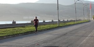 (ÖZEL) Sağlıklı yaşam için Tatvan sahilinde sabah sporu