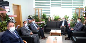 AİÇÜ Rektörü Karabulut’tan Başhekim Aslan’a hayırlı olsun ziyareti