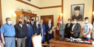 70 yıllık demirci Erzincan’da yılın ahisi seçildi