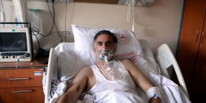 Kovid-19'u yoğun bakımda atlatan esnaftan "tek çözüm aşı" çağrısı