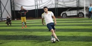 Çukurca Belediyesinin yaptığı halı saha da ilk maç yapıldı