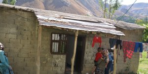 Türk Kızılayı Hakkari Şubesi 6 nüfuslu aileye yardım eli uzattı