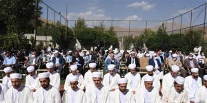Bitlis'te Geylani Medresesi'nde ilimlerini tamamlayan 41 talebeye icazetleri verildi