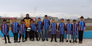 Diyadin bordo-maviye boyandı