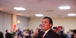 Başkan Demir'in "Sarı saçlı mavi gözlüm" türküsü 29 Ekim resepsiyonuna damga vurdu