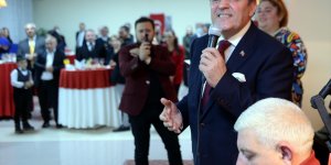 Ardahan Belediye Başkanı Demir, 'Sarı saçlı mavi gözlüm' türküsünü seslendirdi