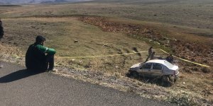 Kars'ta köpeğe çarpmamak için sürücünün manevra yaptığı otomobil devrildi, bir kişi öldü