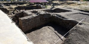 Bitlis Kalesi'ndeki arkeolojik kazılarda sikke ve seramikler bulundu