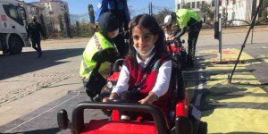 Mobil Trafik Eğitim Tırı Elazığ'da öğrencilerle buluştu