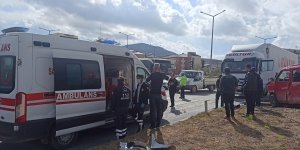 Tatvan'da tır ile kamyonetin çarpışması sonucu bir kişi yaralandı