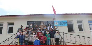 Diyadin'de öğrencilere ayakkabı ve satranç takımı hediye edildi