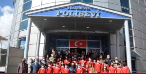 Yüksekova Emniyet Müdürlüğü 40 öğrenciyi Ankara gönderdi