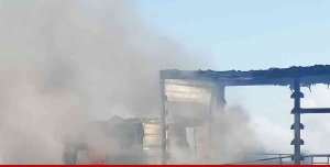 Alev alan tır dakikalar içerisinde küle döndü