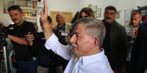 Gelecek Partisi Genel Başkanı Davutoğlu, Van'da esnafı ziyaret etti
