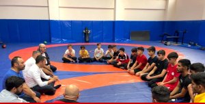 Gençlik ve Spor Hizmetleri Genel Müdürü Baykan, Elazığ güreşçileriyle görüştü