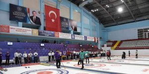Curling 2022 Kış Olimpiyat Oyunları ön eleme müsabakaları Erzurum'da devam ediyor