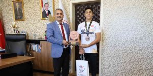 Bronz madalya alan sporcuya hediye