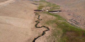 Ağrı'nın volkanik platolarındaki mendereslerde sonbahar güzelliği
