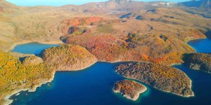 Nemrut Krater Gölü'nün sonbahar güzelliği havadan görüntülendi
