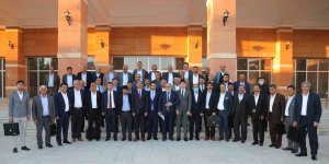 Van Büyükşehir Belediyesinin muhtarlarla buluşma toplantıları devam ediyor