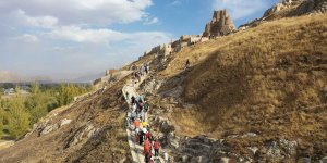 Tarihi Van Kalesi'nde 'sağlıklı yaşam' yürüyüşü